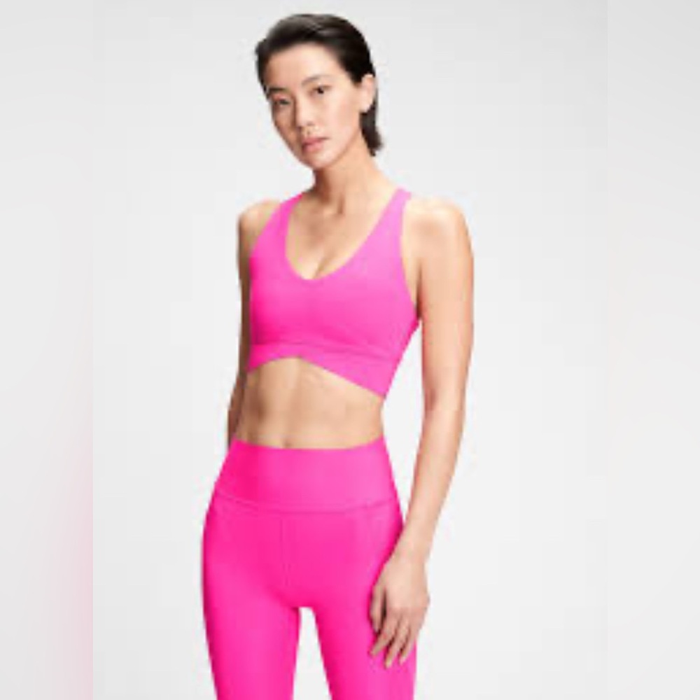 NWT GapFit Sculpt Medium Impact Wrap Front Sports Bra